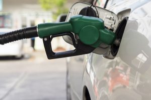 Top 10 ideas for saving petrol/fuel in your car/vehicle